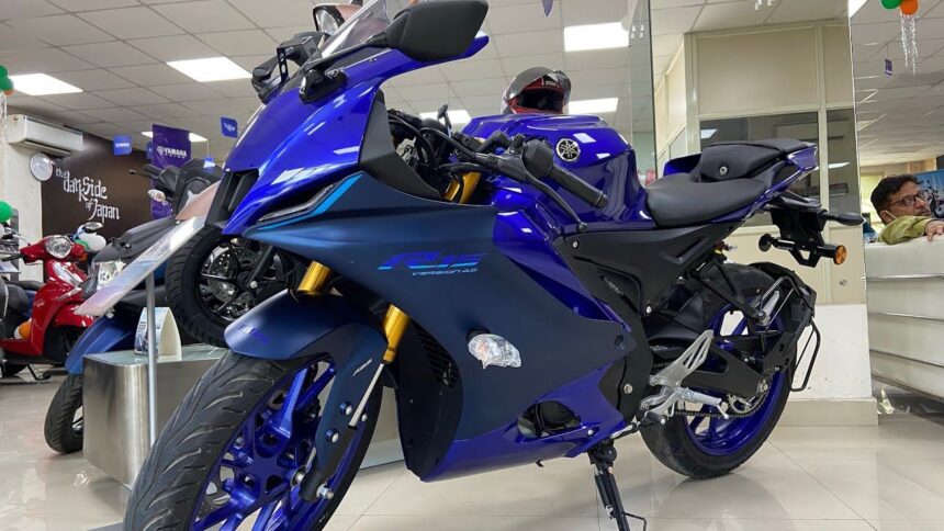 Yamaha R15 V4